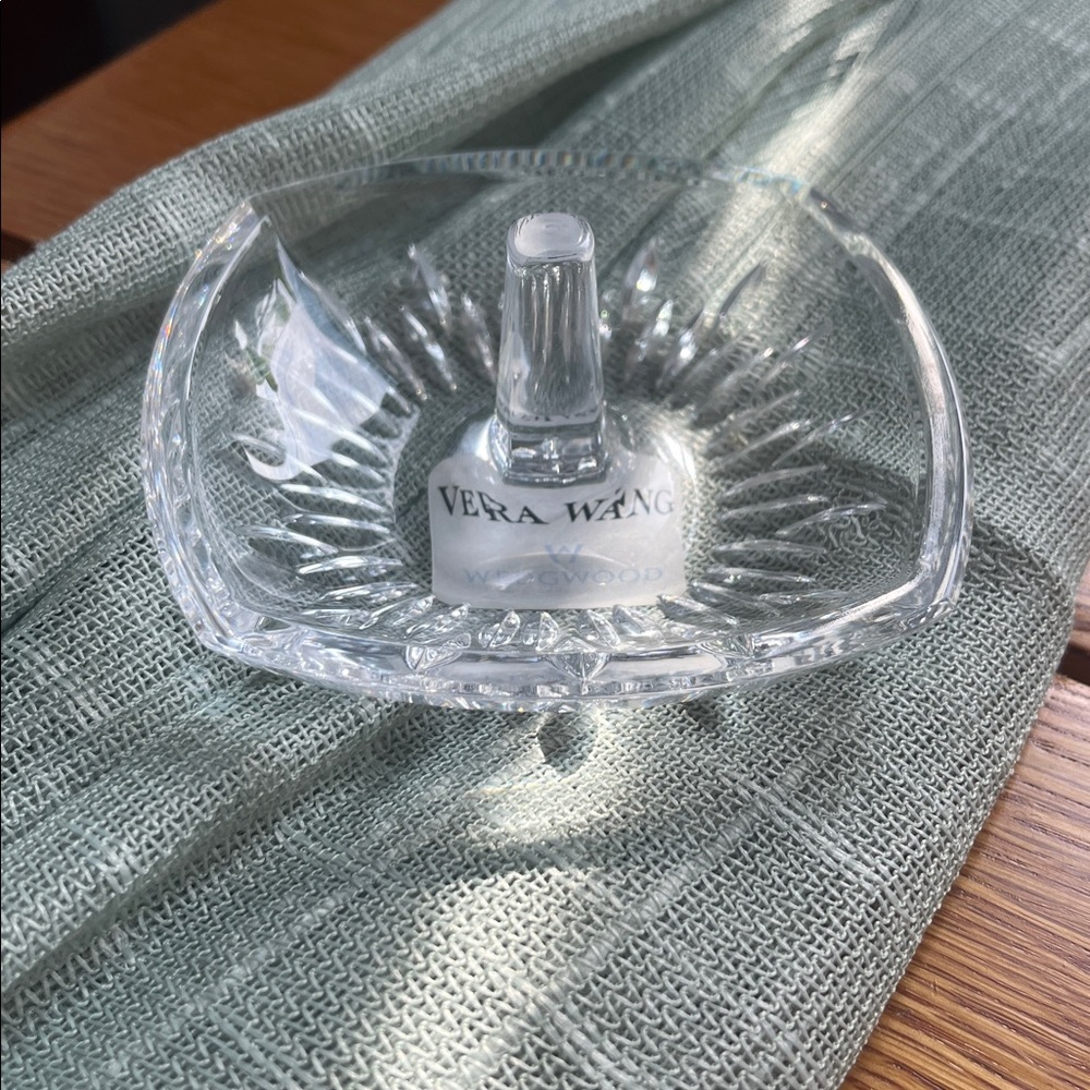 Vera Wang Clear Crystal Jewelry/ring dish